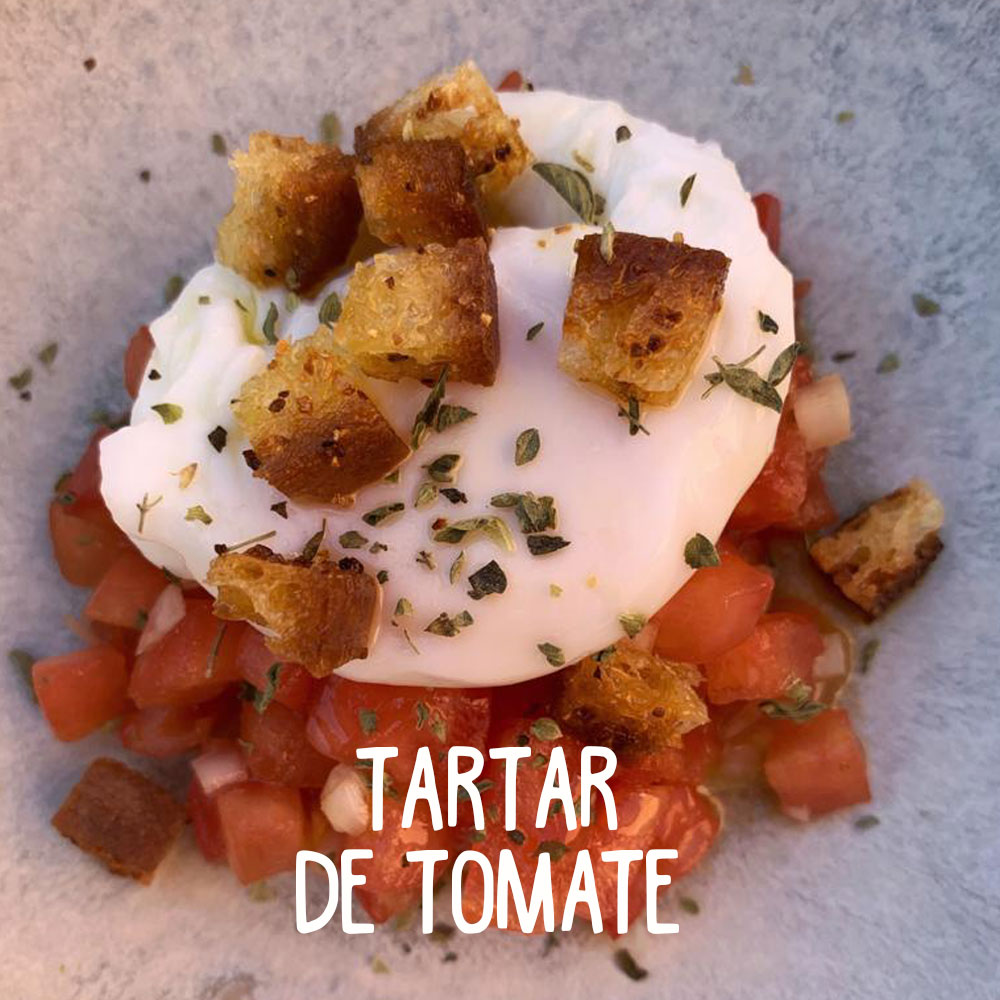 TARTAR DE TOMATE CON HUEVO POCHÉ