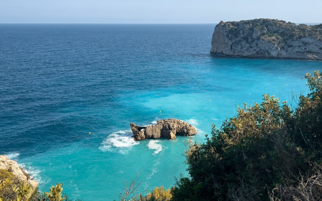 Descubre las joyas costeras de la Marina Alta: playas y calas para todos los gustos